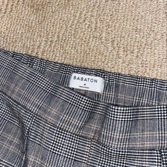 Used- great condition Aritzia Dress Pants size 4 - Picture 2 of 2